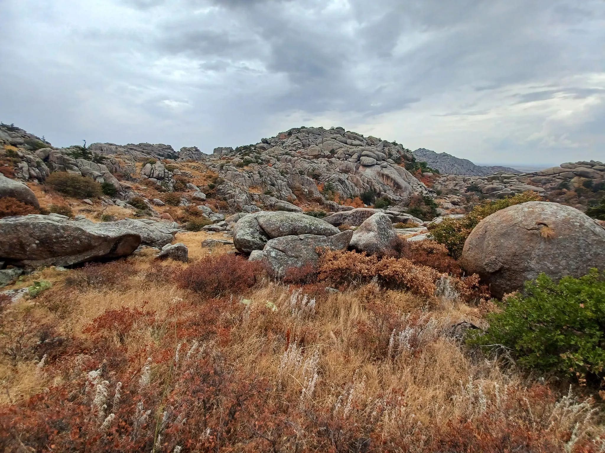 Crab eye trail, gives good view of the charon garden mountain